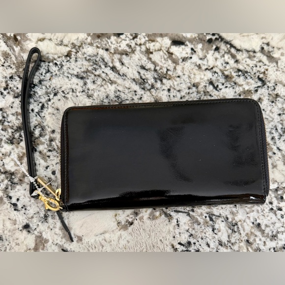 Silpada Handbags - NEW Silpada Black Patent Leather Zip Around Clutch Wallet (2017)